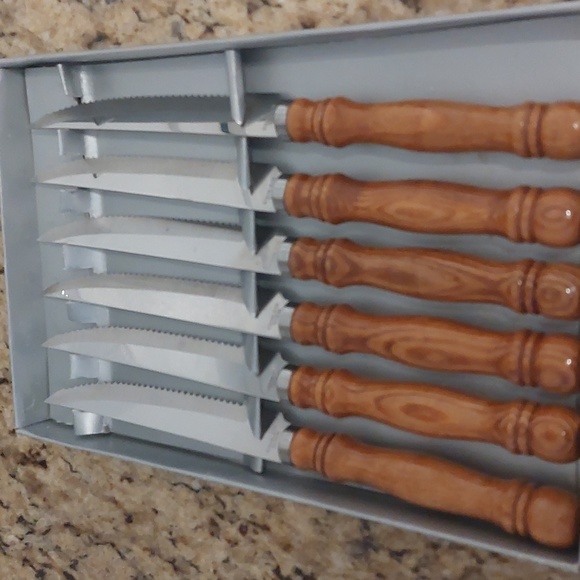 NWOT, VINTAGE STEAK KNIVES SET OF 6 WITH WOODEN HANDLE (VERY LIGHT) - Picture 4 of 5